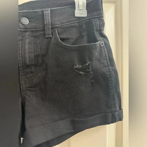 Old Navy - black boyfriend mid-rise distressed jean shorts size 4 - Picture 3 of 8